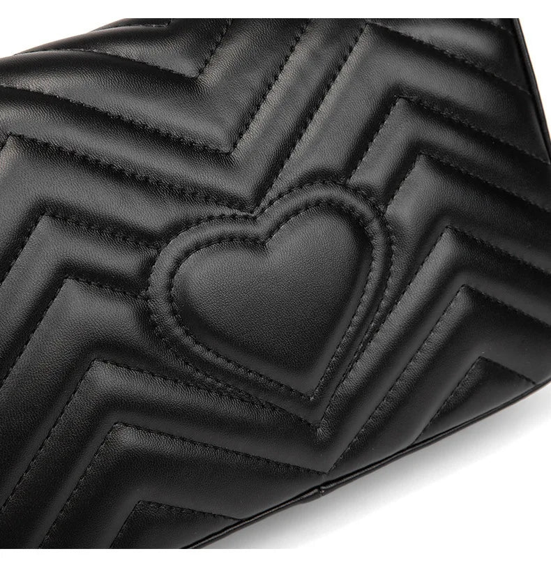 2025 High-end water ripple bag for women, classic chain bag, fashionable checkered heart-shaped women's bag, crossbody bag