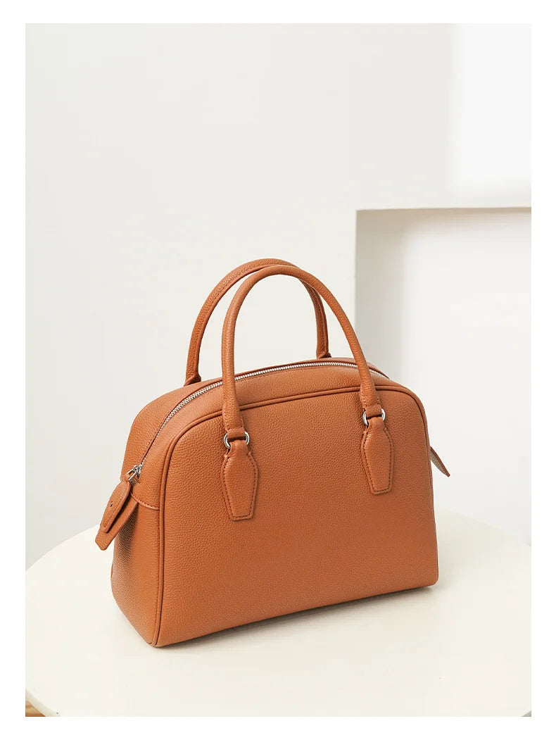 New Women's Handbags, Simple Casual Bags, Large-Capacity Briefcases, Fashionable Commuter Tote Bags, Retro-Style Water-Repellent Bowling Bags