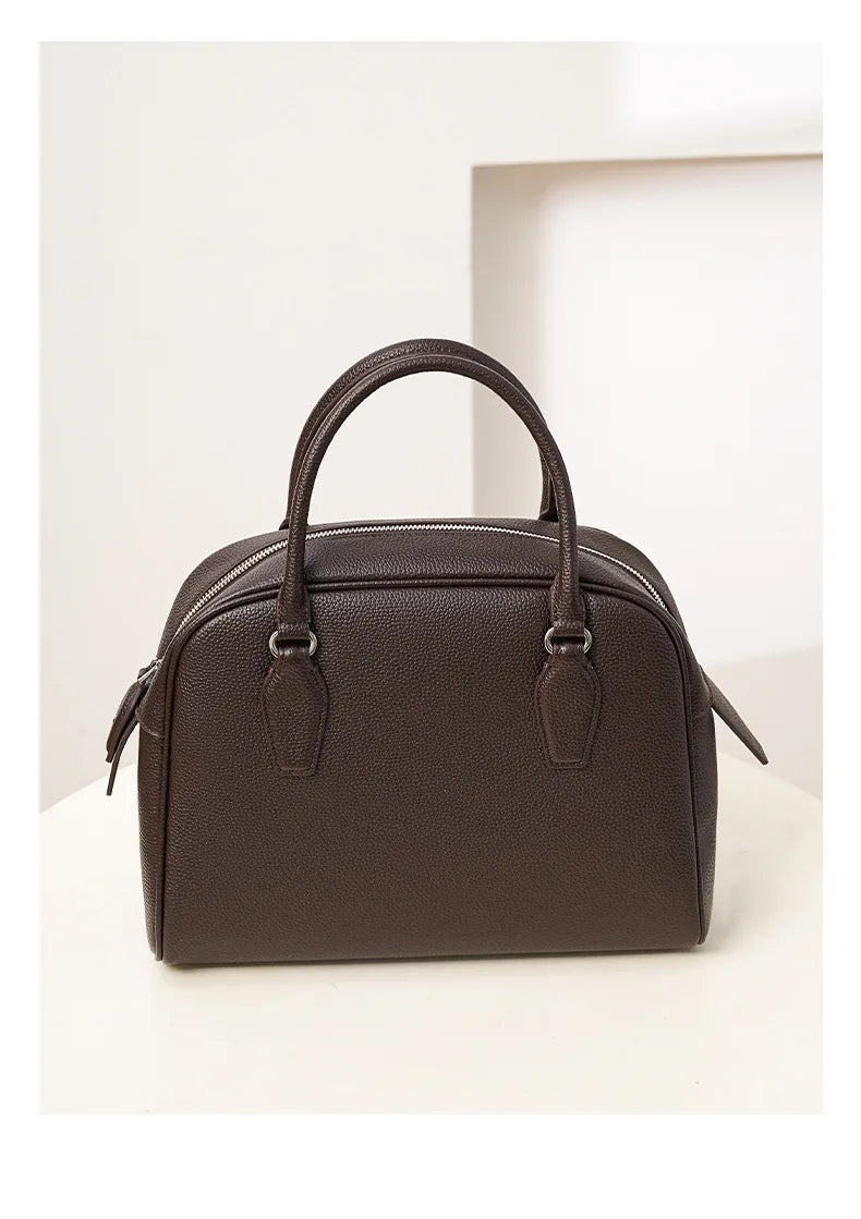 New Women's Handbags, Simple Casual Bags, Large-Capacity Briefcases, Fashionable Commuter Tote Bags, Retro-Style Water-Repellent Bowling Bags