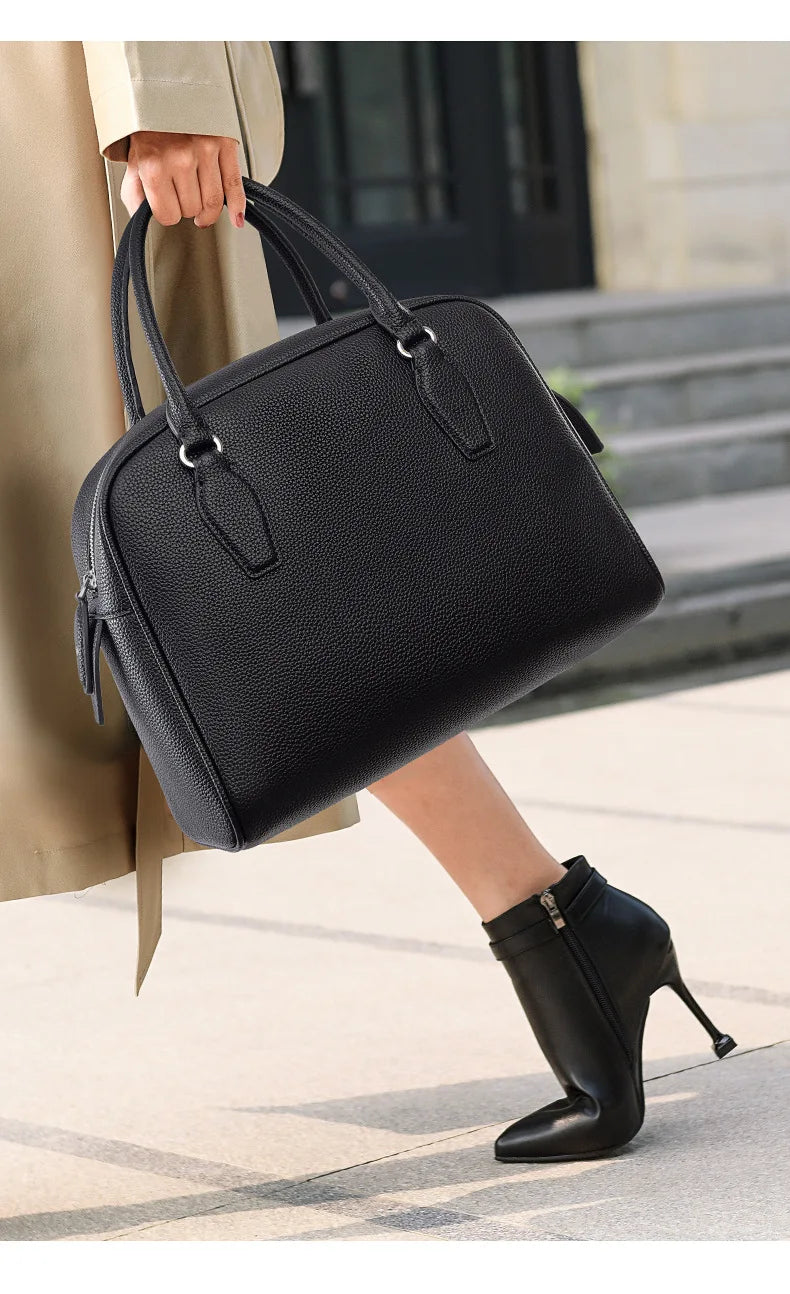 New Women's Handbags, Simple Casual Bags, Large-Capacity Briefcases, Fashionable Commuter Tote Bags, Retro-Style Water-Repellent Bowling Bags