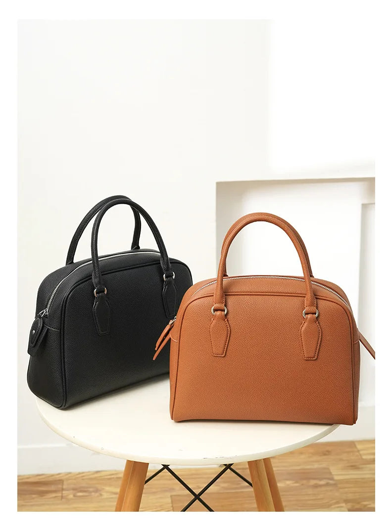 New Women's Handbags, Simple Casual Bags, Large-Capacity Briefcases, Fashionable Commuter Tote Bags, Retro-Style Water-Repellent Bowling Bags