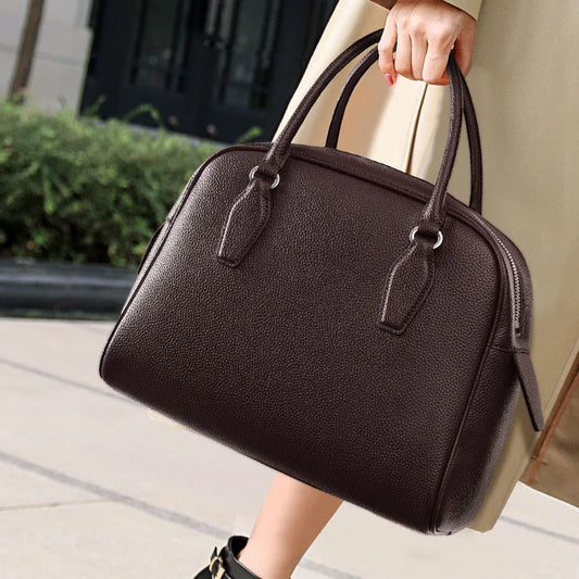 New Women's Handbags, Simple Casual Bags, Large-Capacity Briefcases, Fashionable Commuter Tote Bags, Retro-Style Water-Repellent Bowling Bags